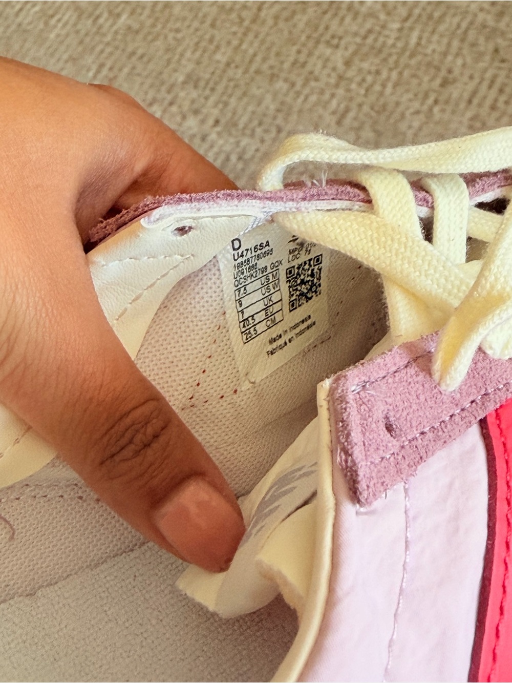 New Balance Pink & Coral Retro-Inspired Women’s Sneakers - Picture 3 of 4